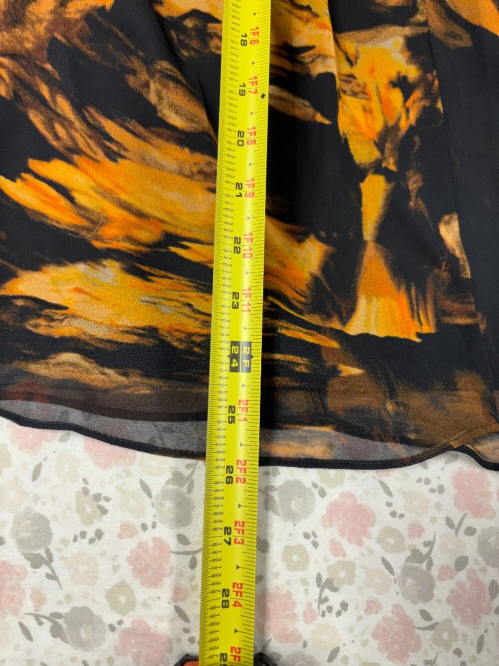 Vera Wang Dress Size M - Never Worn - Layered, Belted, Accents - Picture 16 of 16